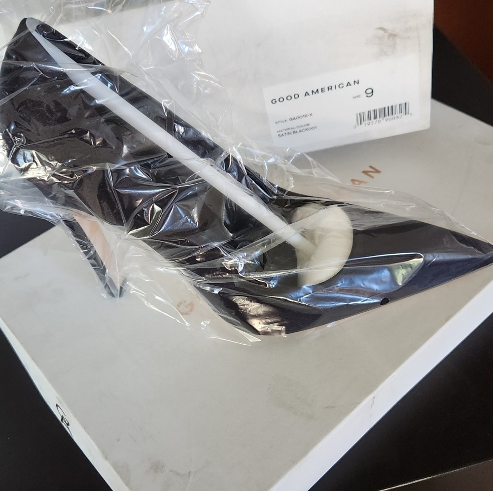 GOOD AMERICAN- Icon Black Satin Pump Size 9 - Picture 3 of 3